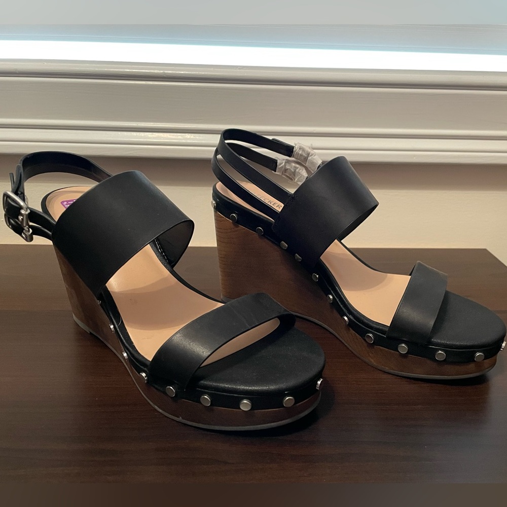 Woman’s wedge dress sandal - NEW